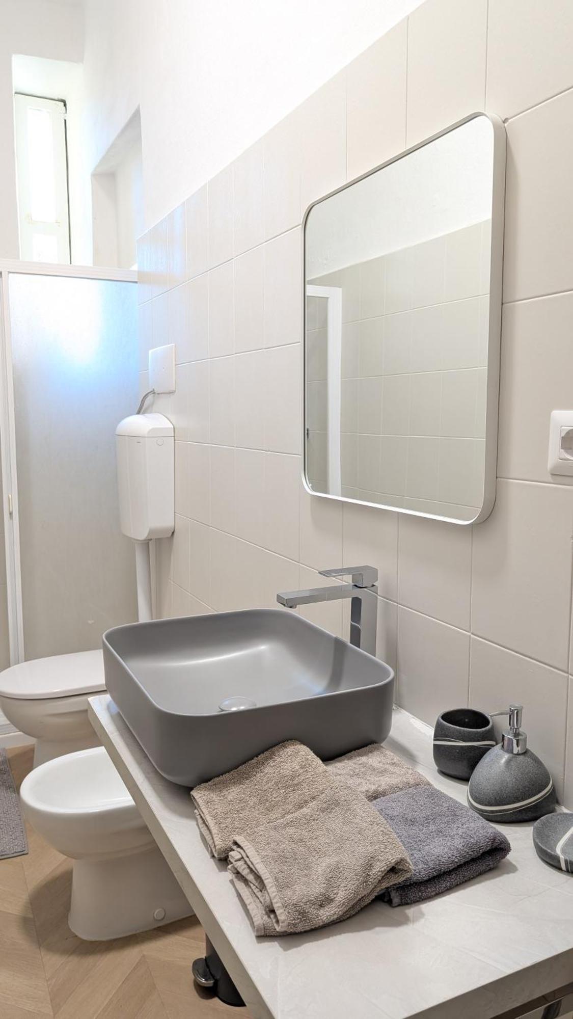 Grand Central 1845 - 2 Bedrooms Design Flat แบร์กาโม ภายนอก รูปภาพ
